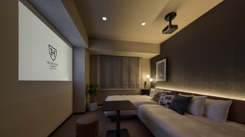 客室内プロジェクター