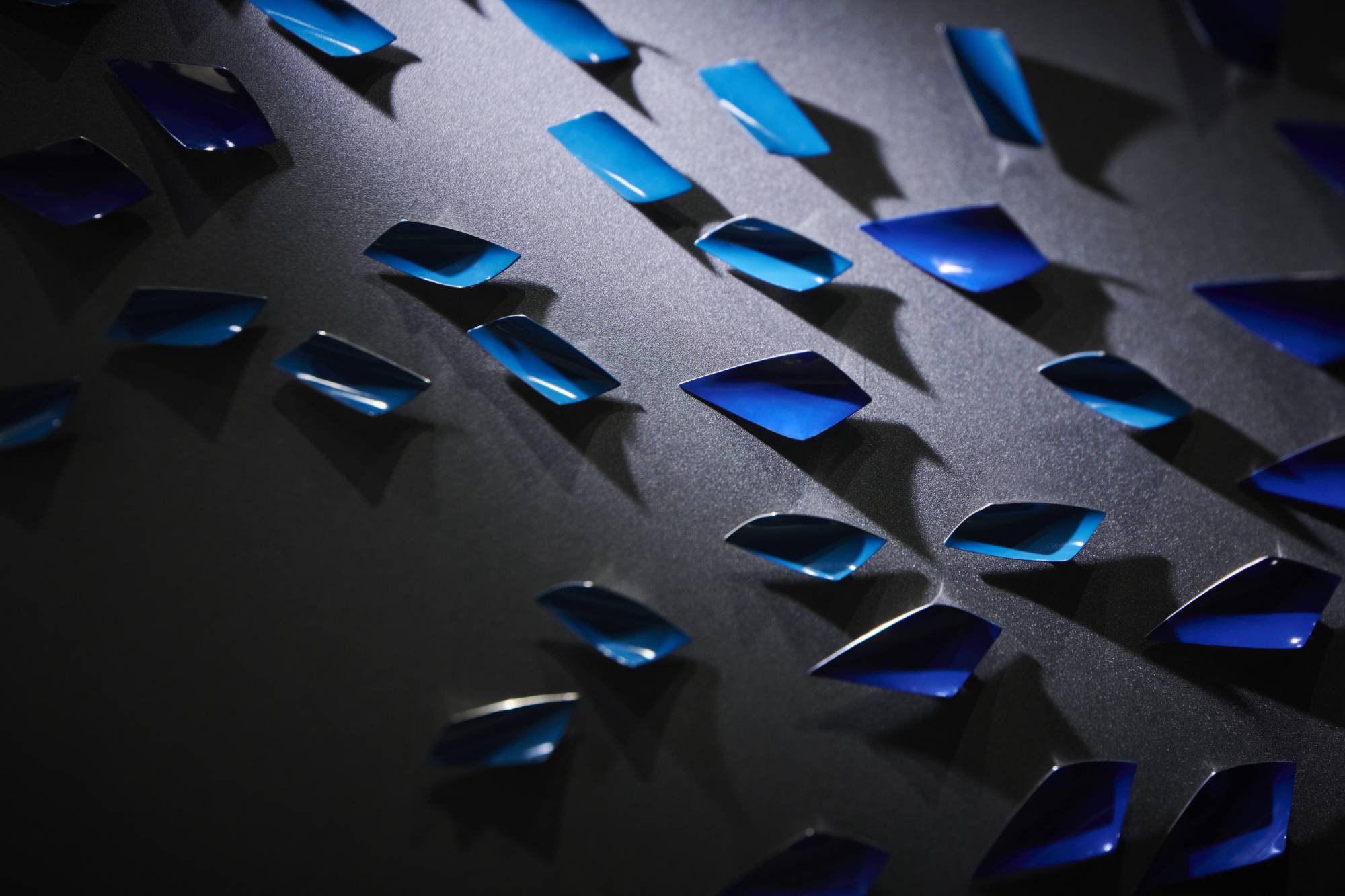 海を泳ぐ魚をイメージしたアート