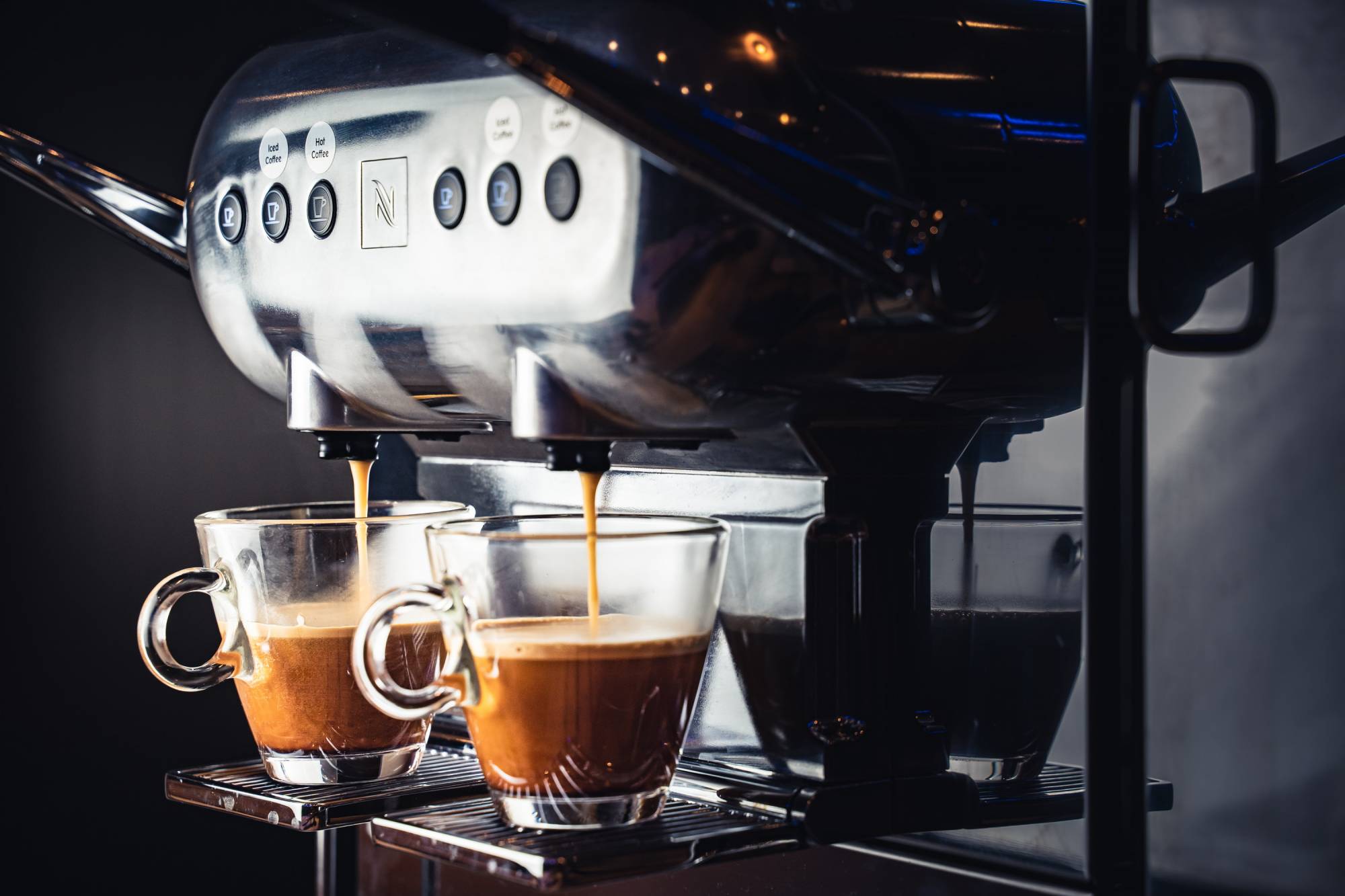 ご宿泊者はキャンバスラウンジでコーヒーを無料でお召し上がりいただけます