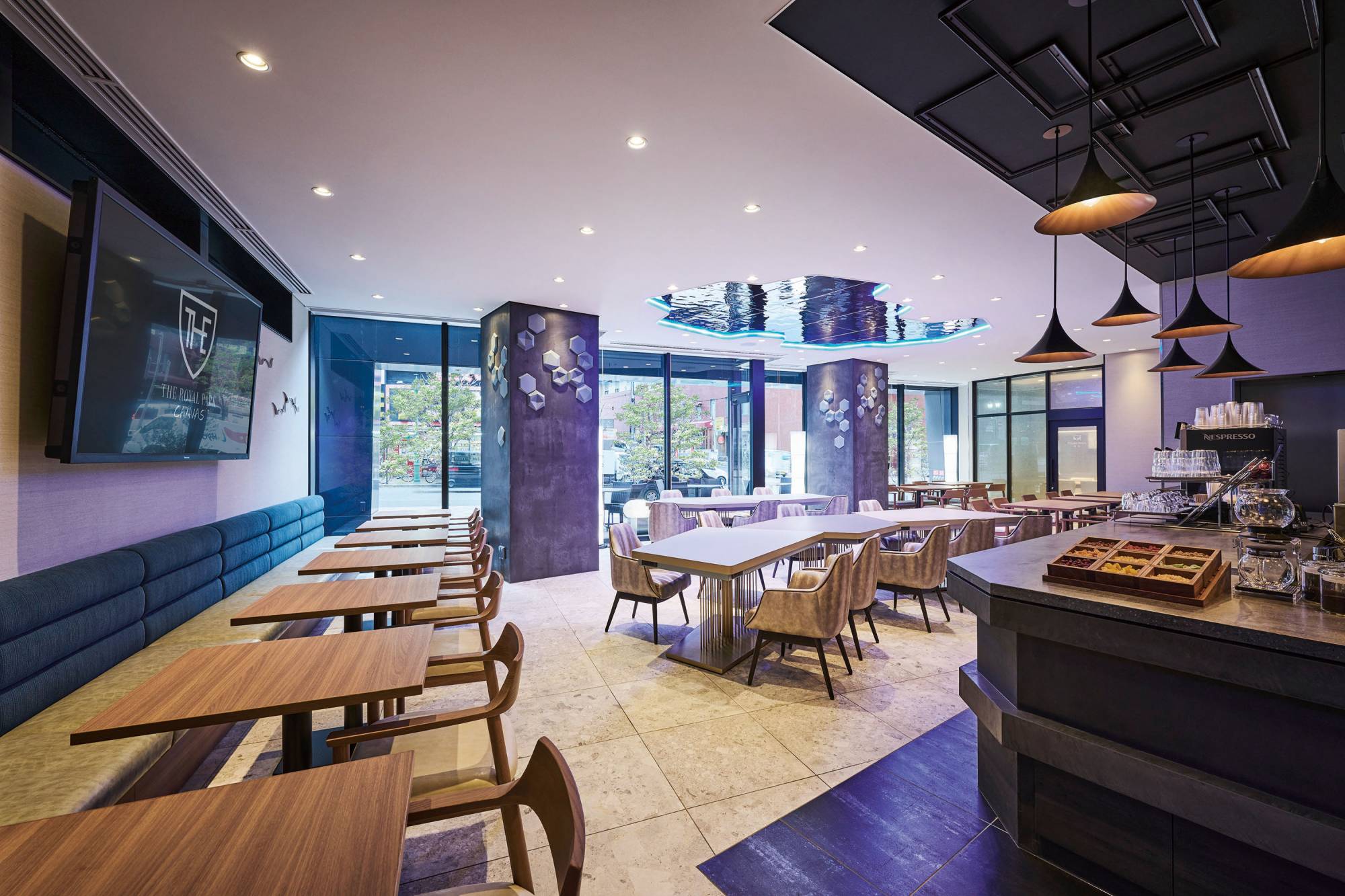 キャンバスラウンジ