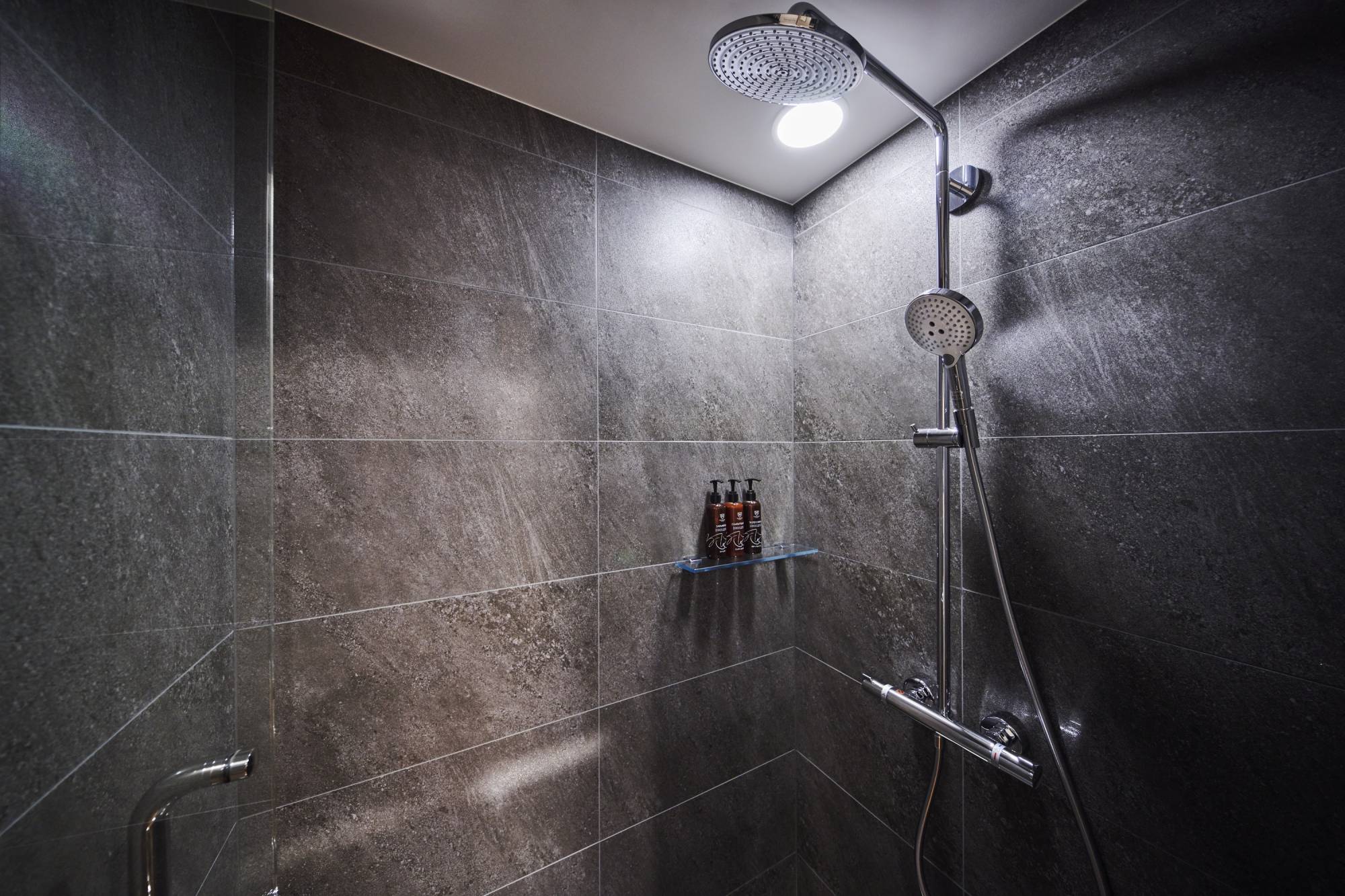 コンフォート ダブルのシャワーブース