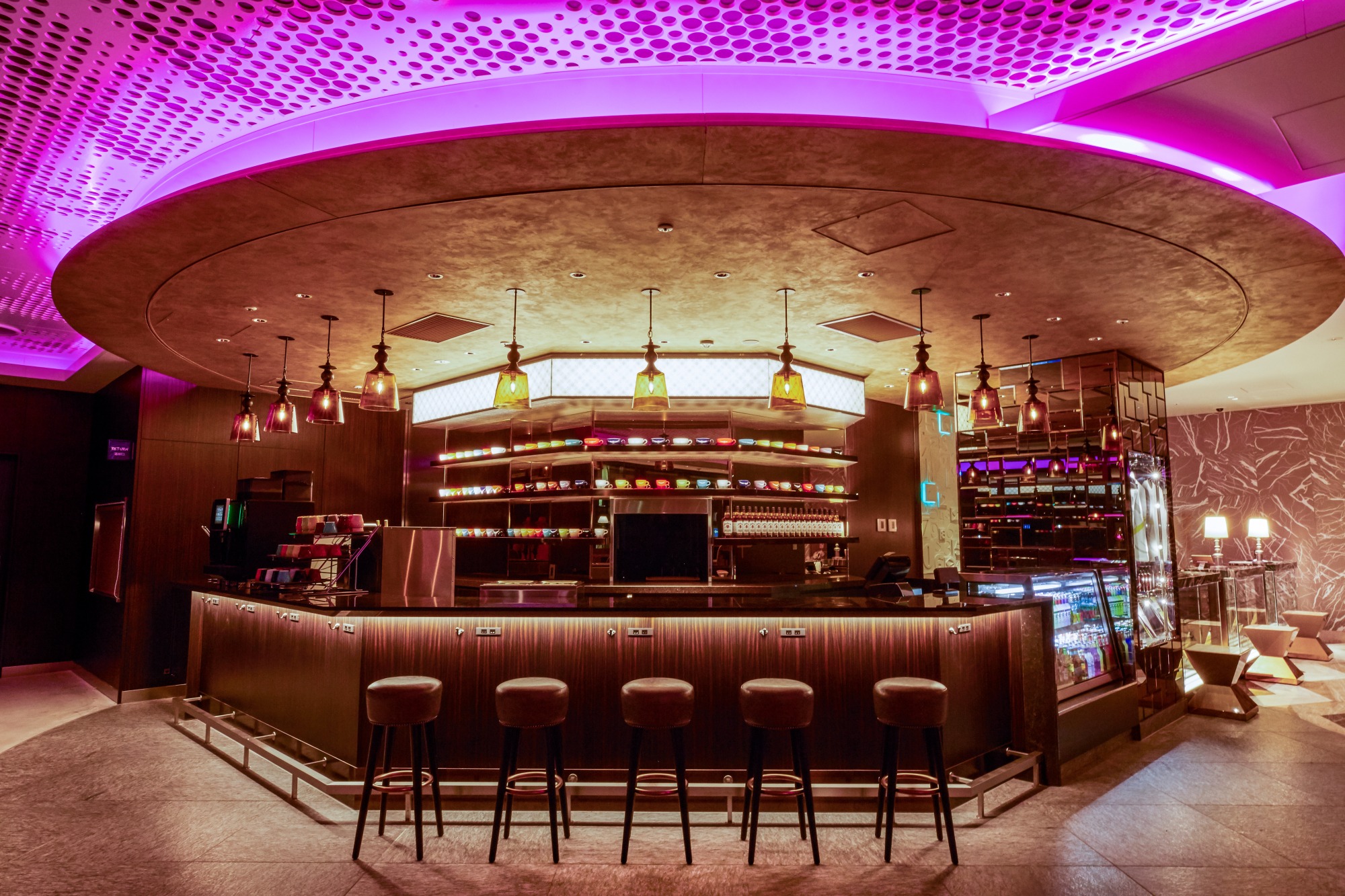 キャンバスラウンジ