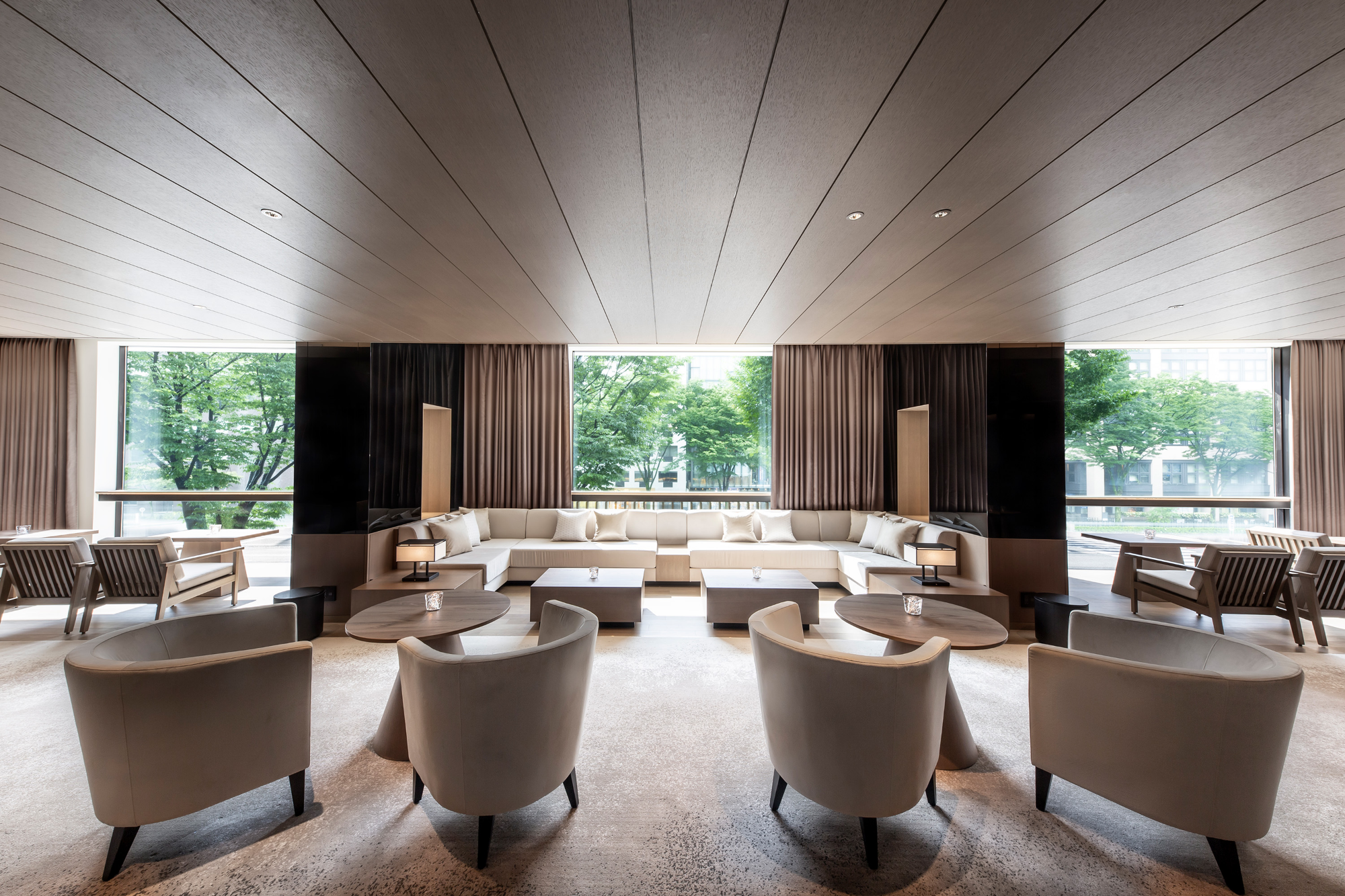 アイコニックラウンジ（夏）