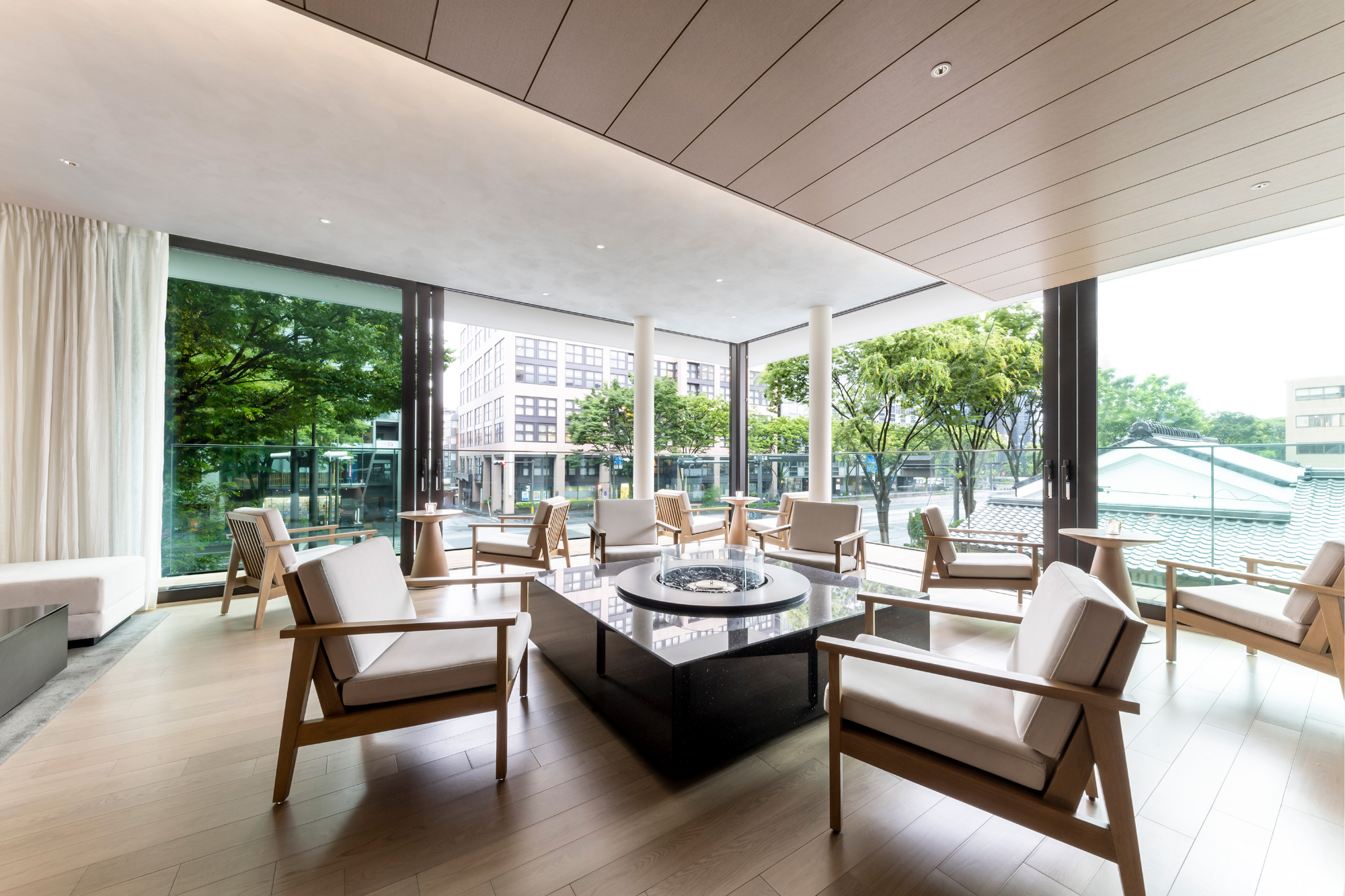 アイコニックラウンジ（夏）