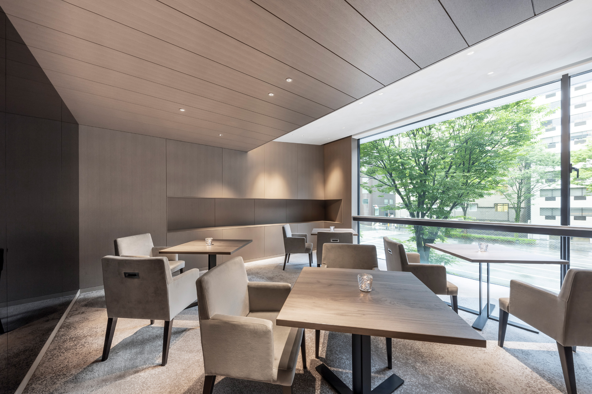 アイコニックラウンジ（夏）