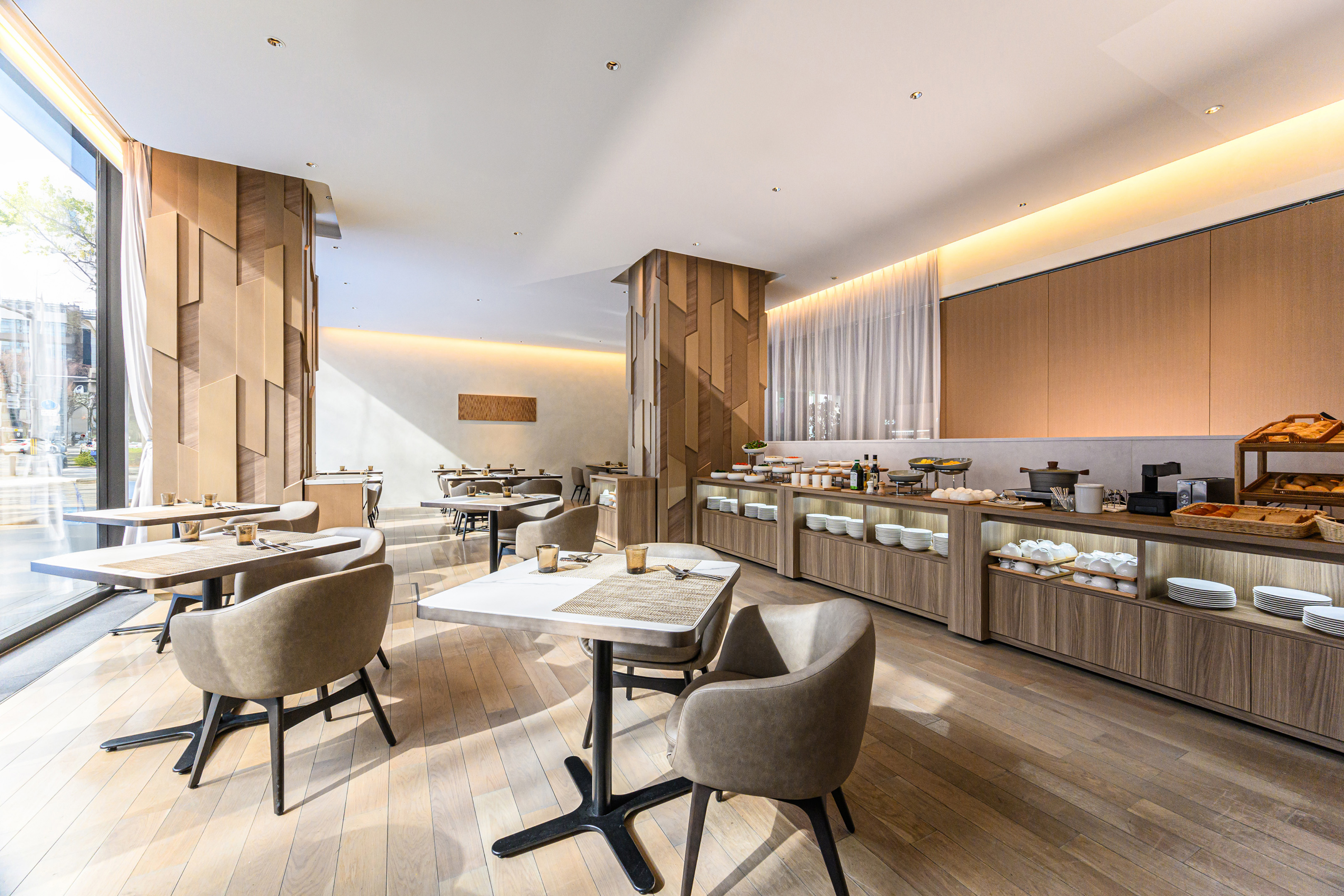 ダイニング＆カフェ「THE OIKE TERRACE」内観