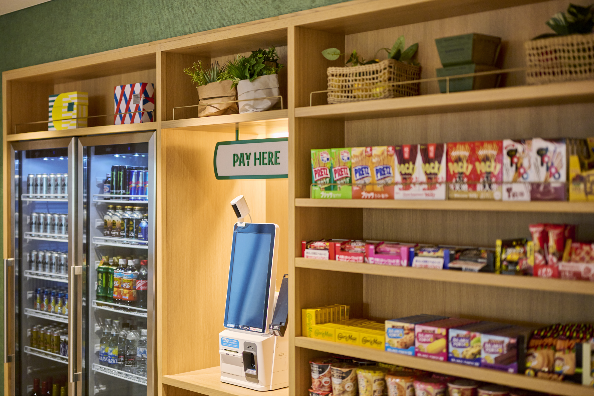 SNACK & DRINK STATION