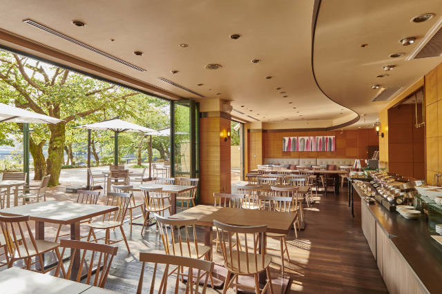 レストラン「The River Side Cafe」