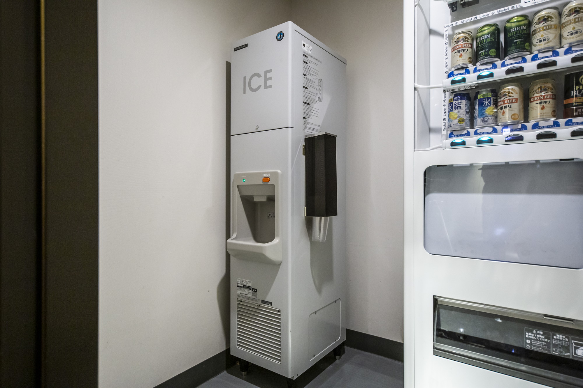 製氷機と自販機が館内にございます