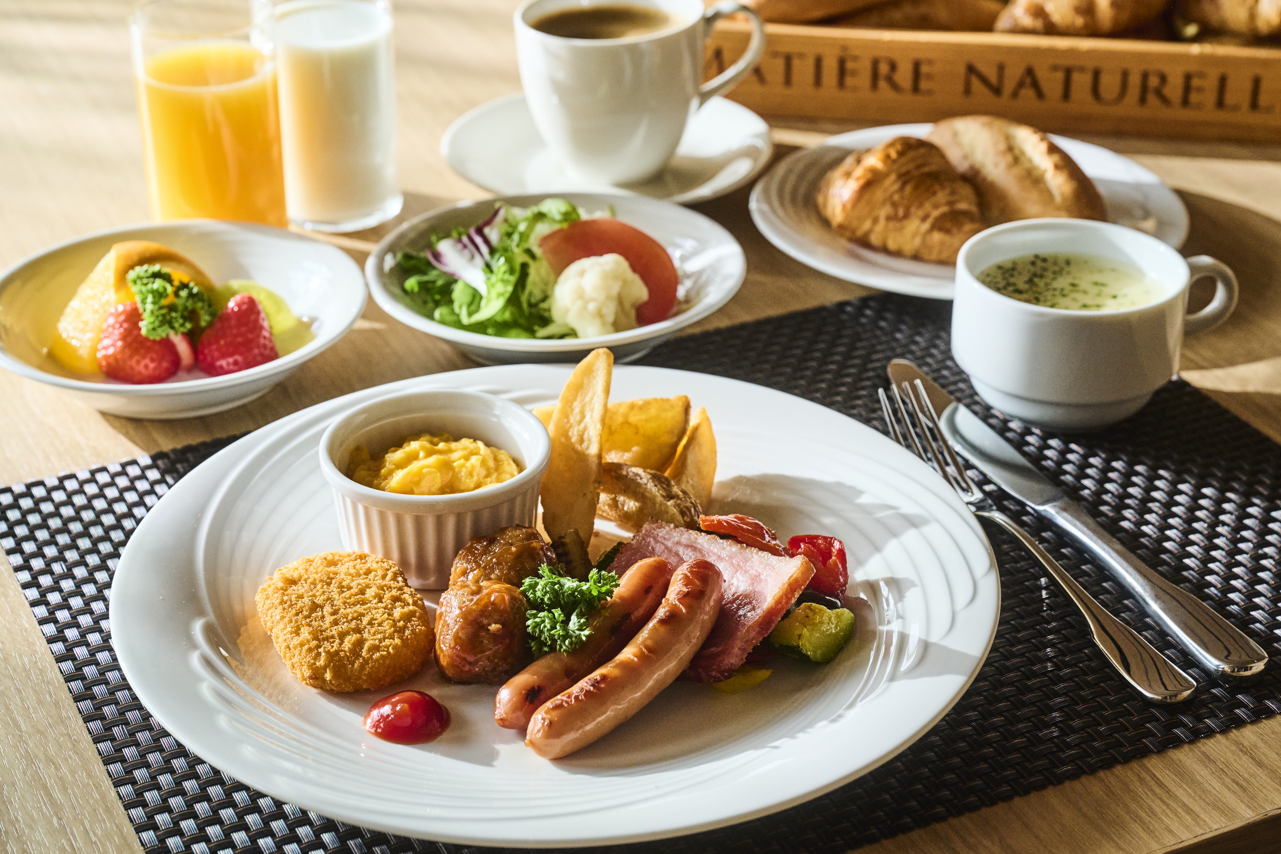 レストラン「梅ごろも」