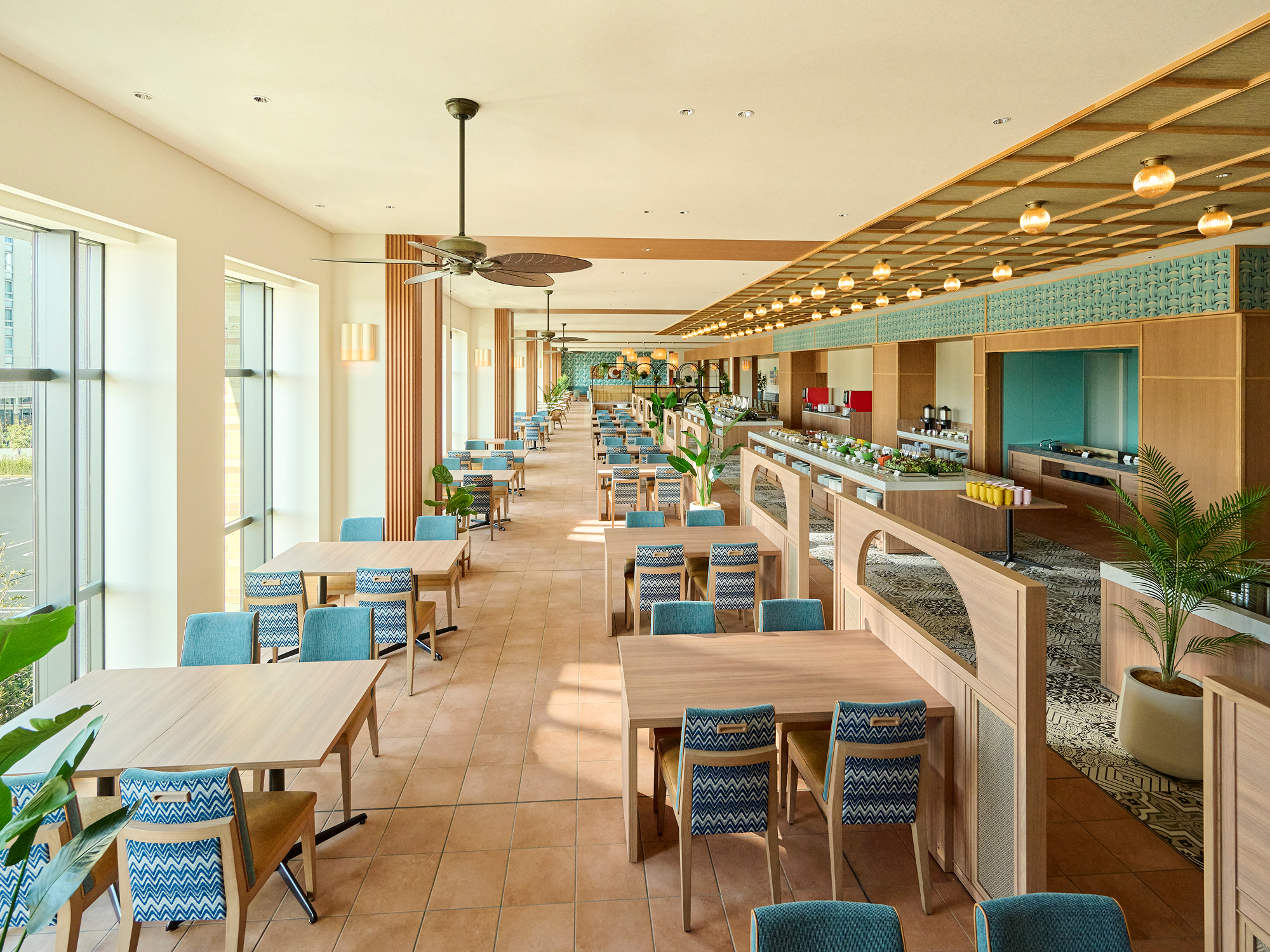 レストラン「THE COMPASS」